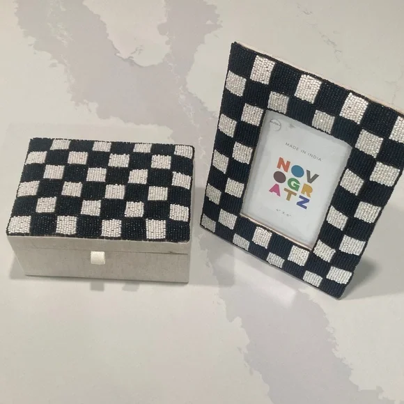 New Black and White Checkered Frame and Box Set - Picture 2 of 5